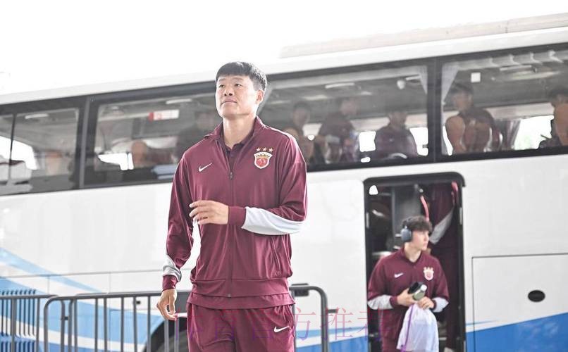 大连英博官方：李昂正式加盟球队，新赛季身披17号球衣